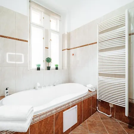 מלון דירות Bohemia Grand By Wagnerstays